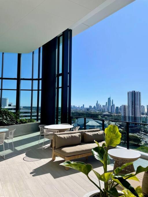 شقة New Impressive 180° River View 1 Bed Apt With Pool 47F غولد كوست المظهر الخارجي الصورة