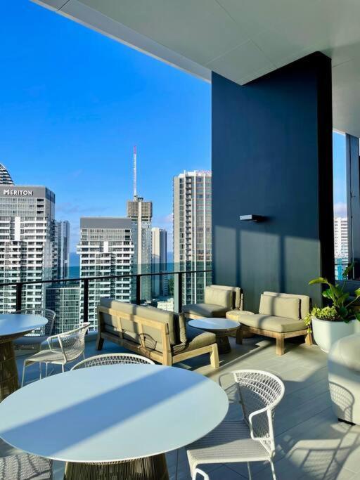 شقة New Impressive 180° River View 1 Bed Apt With Pool 47F غولد كوست المظهر الخارجي الصورة