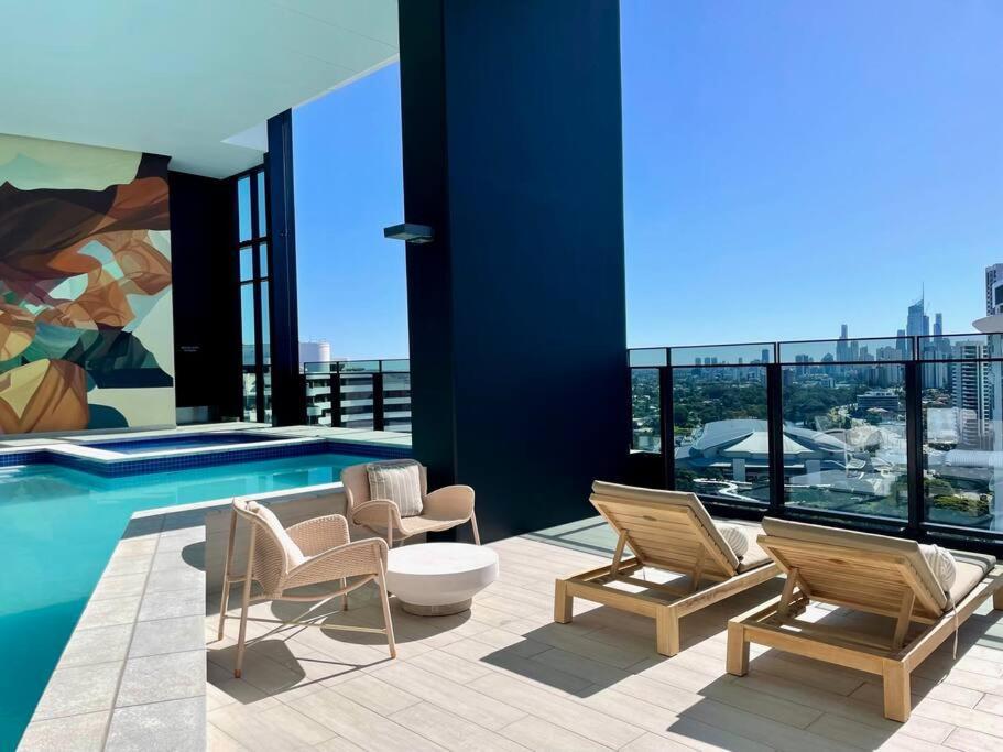 شقة New Impressive 180° River View 1 Bed Apt With Pool 47F غولد كوست المظهر الخارجي الصورة