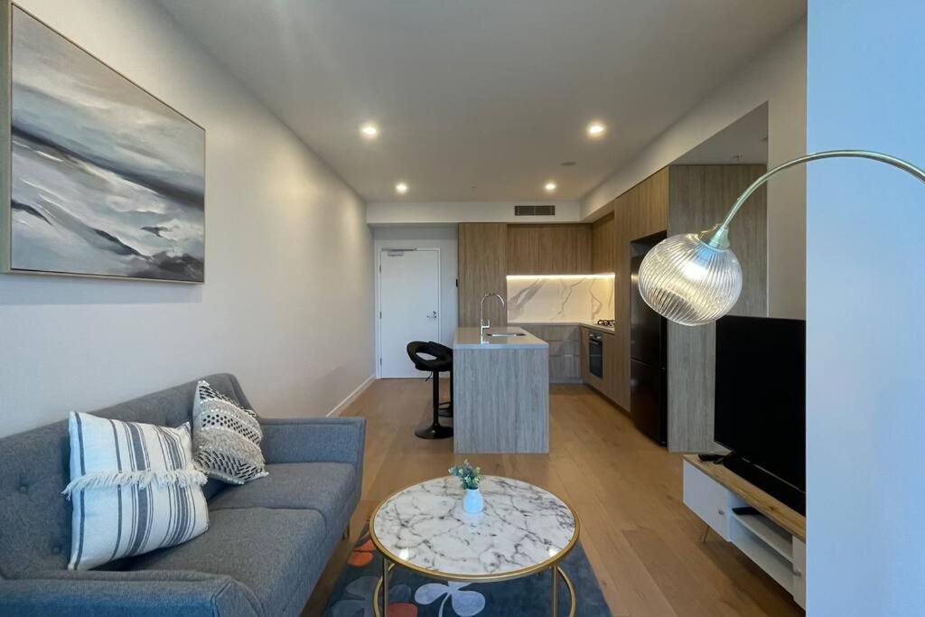 شقة New Impressive 180° River View 1 Bed Apt With Pool 47F غولد كوست المظهر الخارجي الصورة